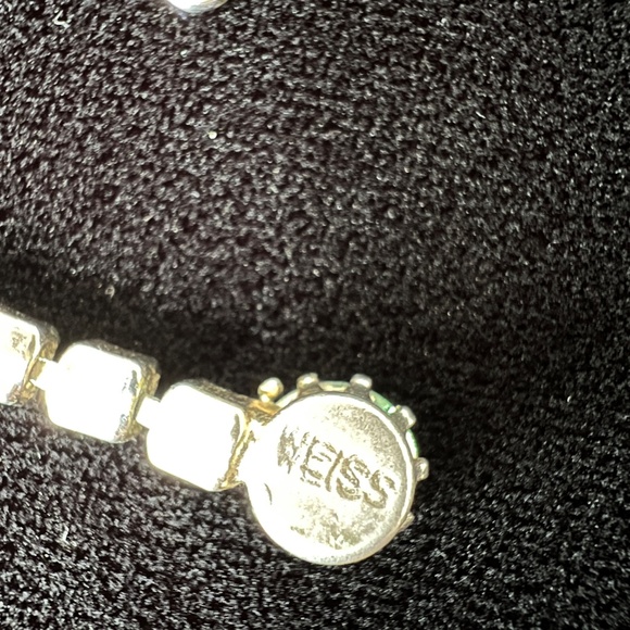 Vintage Weiss Emerald Green Rhinestone Necklace, Earrings & Brooch Set - Picture 10 of 15